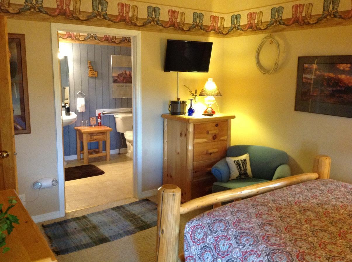 Blue Heron Inn Bed And Breakfast Рексберг Номер фото